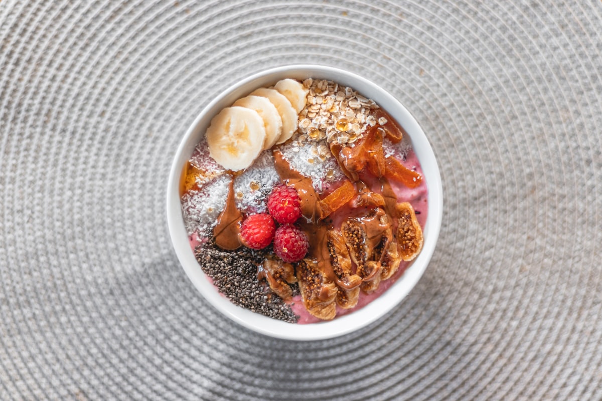 Kokosnuss-Açai-Schüssel